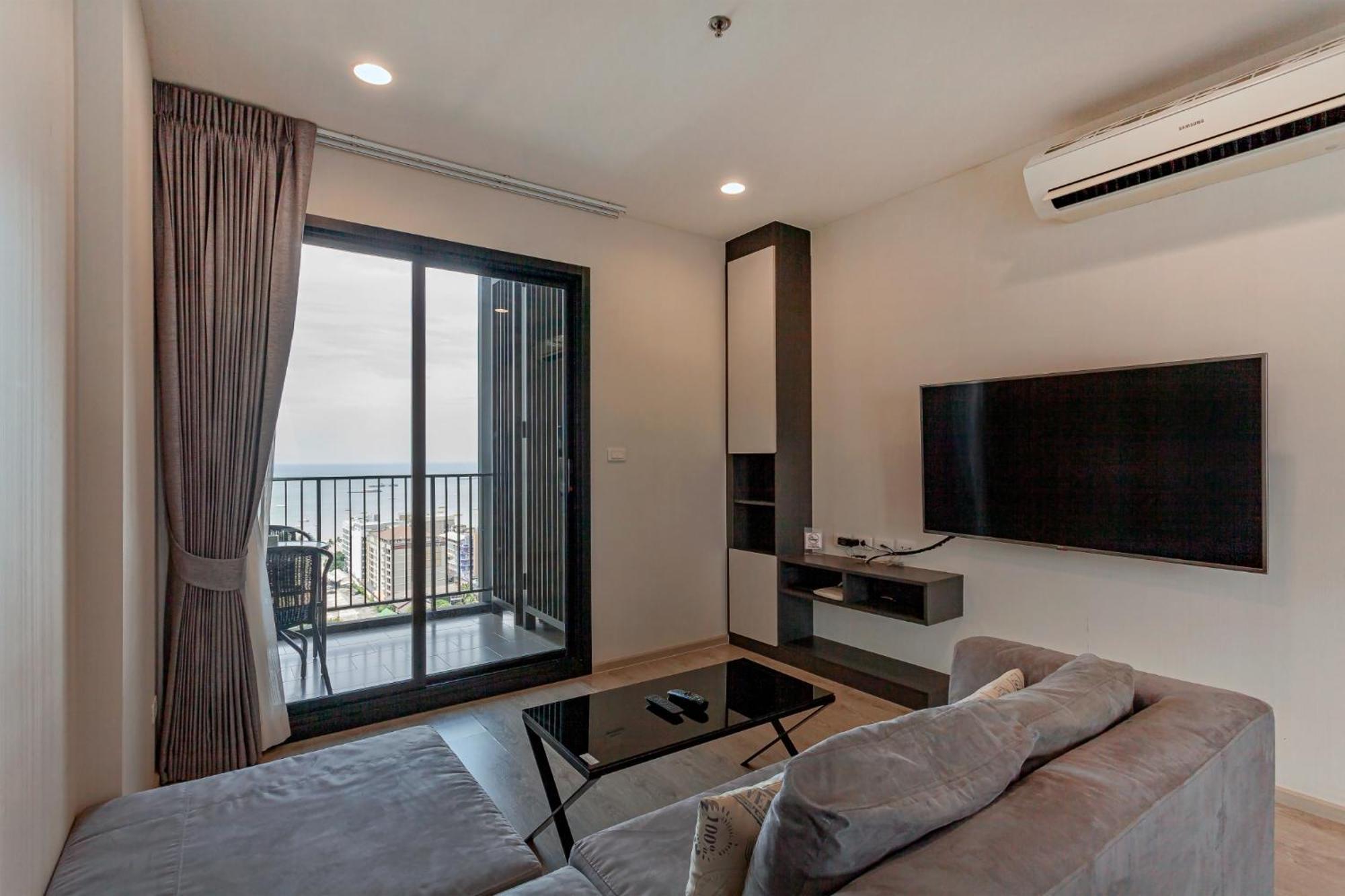 Apartment The Sea Base Pattaya